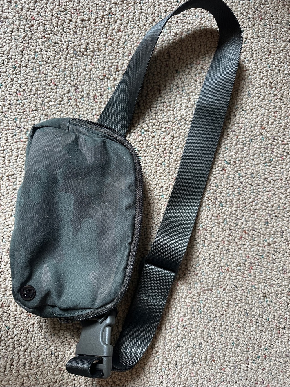 lululemon athletica dark green Camo Crossbody belt bag